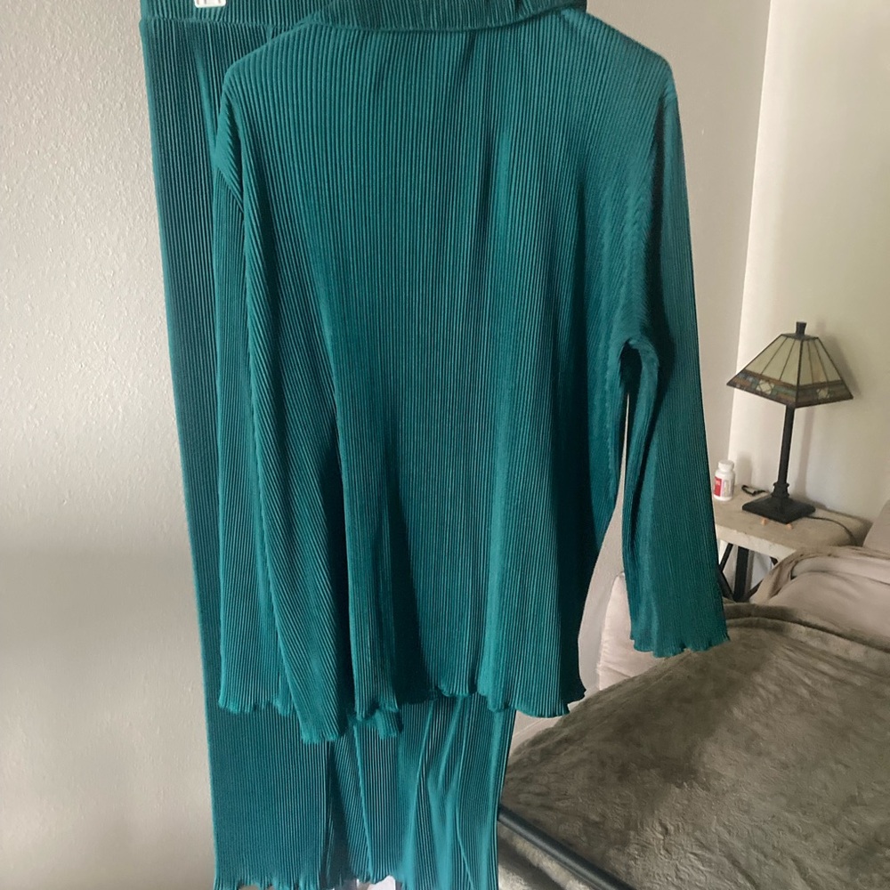Teal plisse set silky set